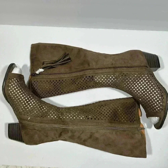 NIB!Natural Breeze-Faux Suede Perforated Chunky Heel Tassel Boots Size 9 - Picture 6 of 12